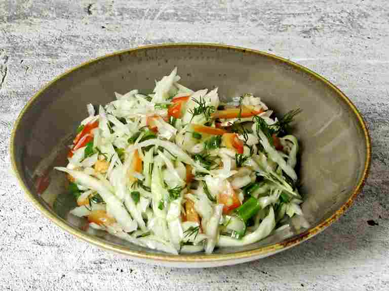 Салат капуста с уксусом и маслом