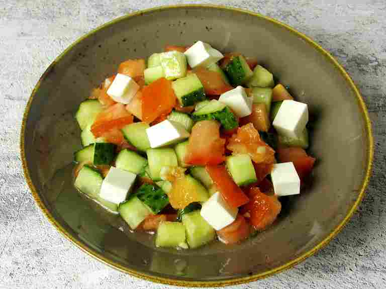 Салат с сыром фета